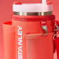 podgląd Uchwyt na kubek Stanley The All-Day Quencher/Cup Carry-All – Hot Coral (1180 ml)